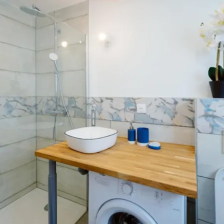 La Bonbonniere By Leslodgespa Apartment *