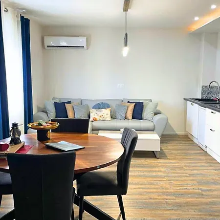 La Bonbonniere By Leslodgespa *